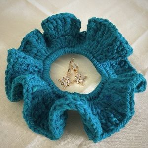 Handmade crochet scrunch (Marine Blue)